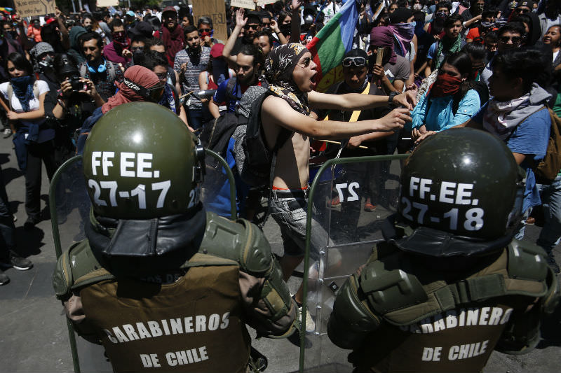 Demonstrators protest against President of Chile Sebastian Piñera on 28 October 2019. (Photo by Marcelo Hernandez/Getty Images)