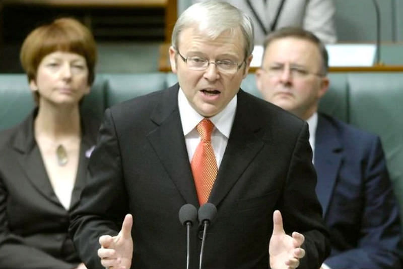 Kevin Rudd delivers the national apology in Parliament
