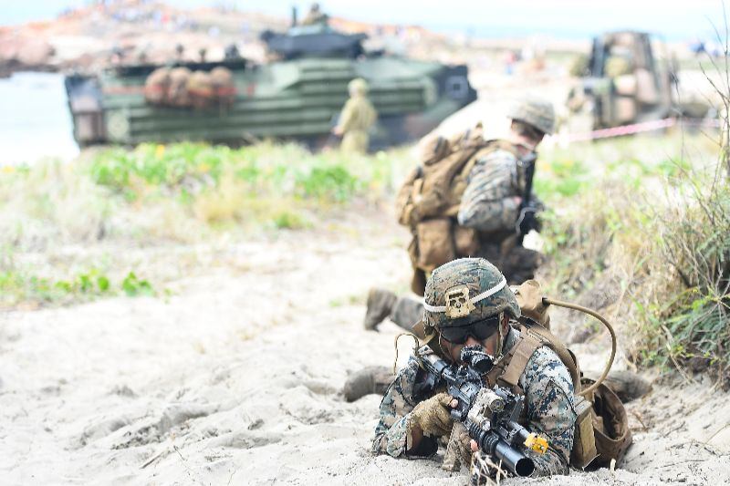 US Marines take up defensive positions after completing a beach landing on 22 July 2019 in Bowen, Australia. Exercise Talisman Sabre 2019 is the largest exercise that the Australian Defence Force (ADF) conducts with all four services of the United States armed forces. (Photo by Ian Hitchcock/Getty Images)
