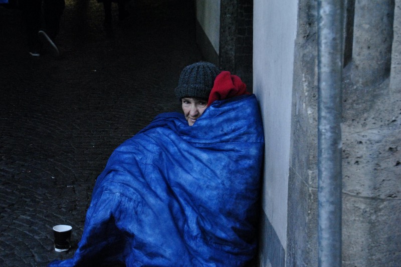 Woman experiencing homelessness on the street (Getty Images)