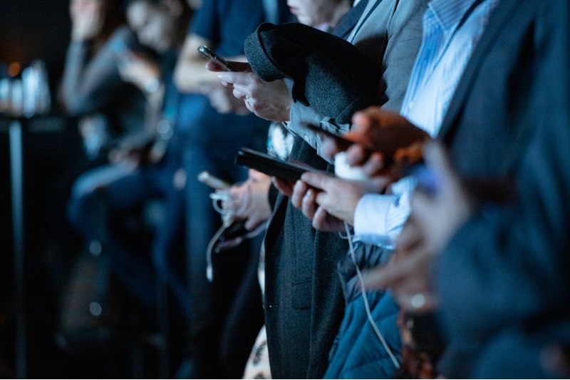  Main image: People on their phones (camilo jimenez/Unsplash)